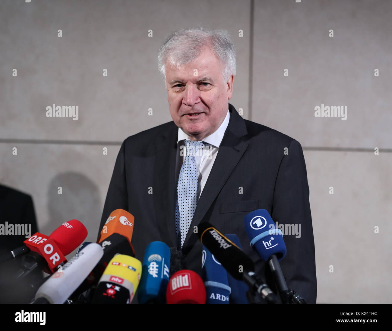 Berlin, Germany. 7th Jan, 2018. Leader of German Christian Social Union (CSU) Horst Seehofer speaks before the exploratory talks for a new coalition government between the Christian Democratic Union (CDU), the CSU and the Social Democratic Party (SPD) at the headquarters of SPD in Berlin, capital of Germany, on Jan. 7, 2018. Credit: Shan Yuqi/Xinhua/Alamy Live News Stock Photo