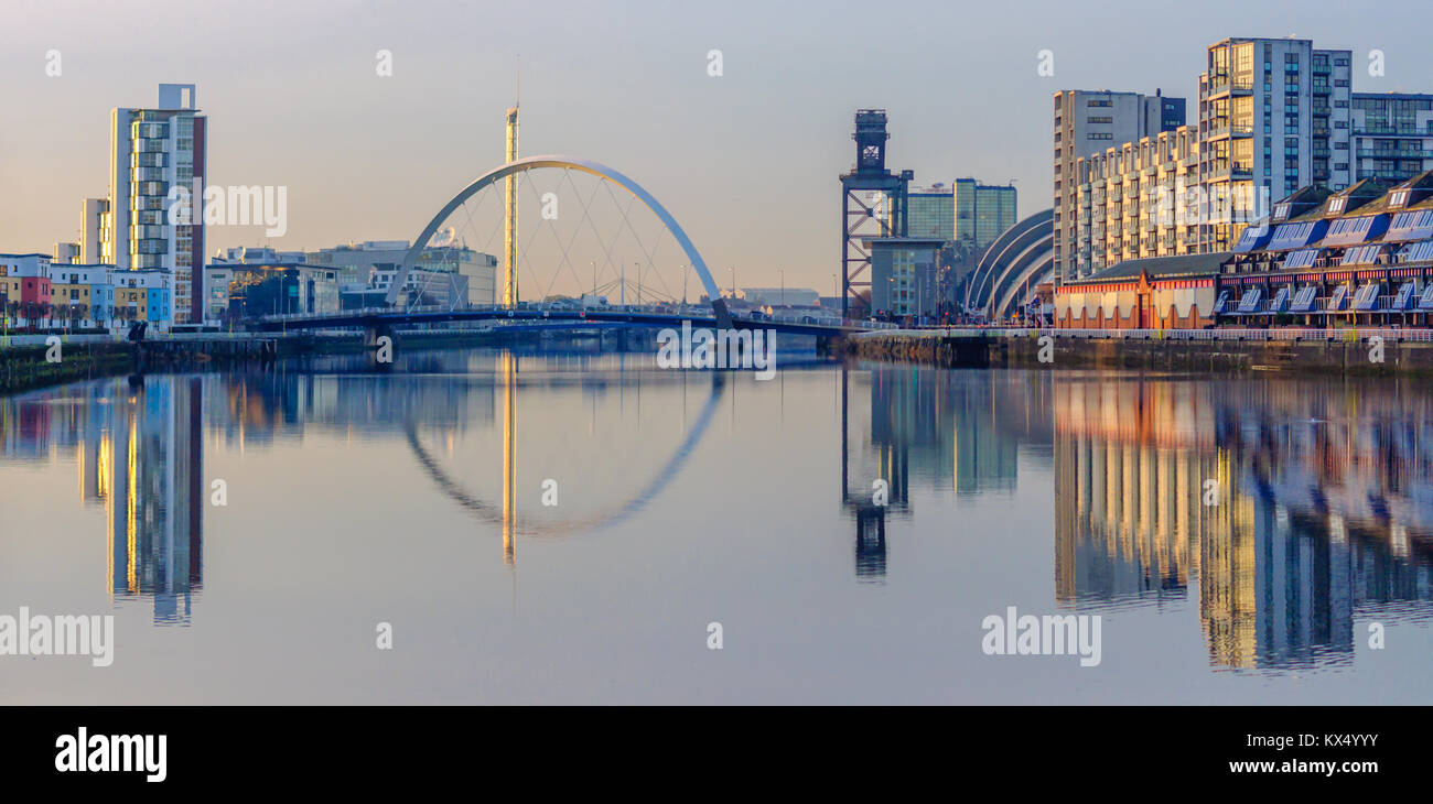 Glasgow, Scotland, UK. 7th January  2018. UK Weather:  As the sun sets on a very cold, calm day landmarks of Glasgow are reflected in the River Clyde. Credit: Skully/Alamy Live News Stock Photo
