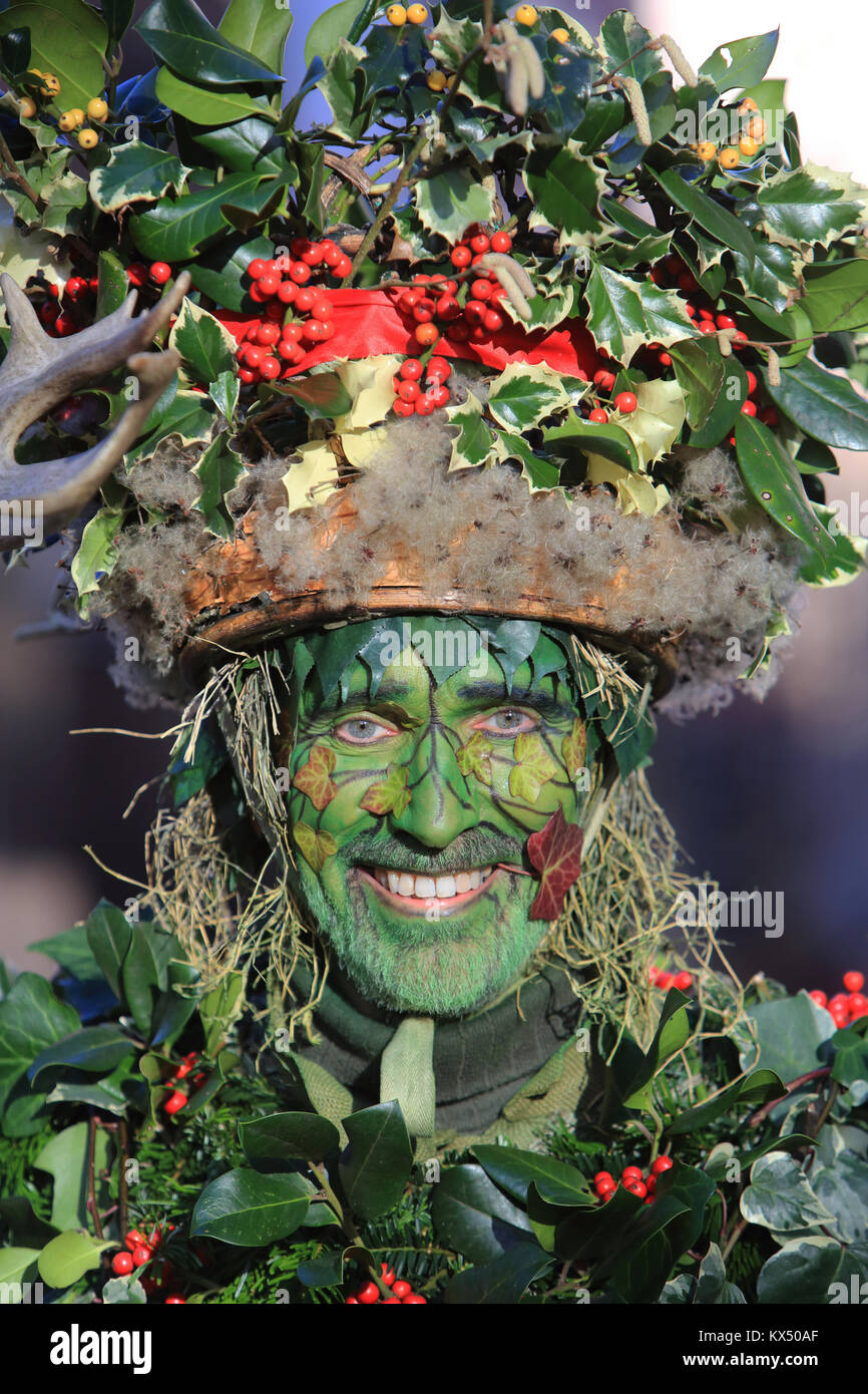 London, UK. 07th Jan, 2018. Twelfth Night celebrations in London on Jan 7th 2018. The Holly Man leads the procession to an afternoon of wassailing, wine, music, dancing and storytelling. Credit: Monica Wells/Alamy Live News Stock Photo