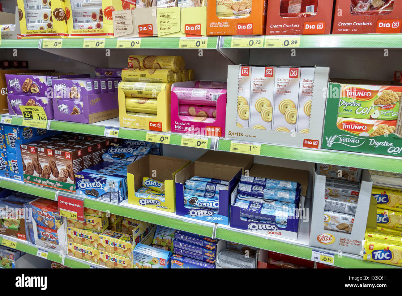 Grocery store in lisbon portugal High Resolution Stock Photography and