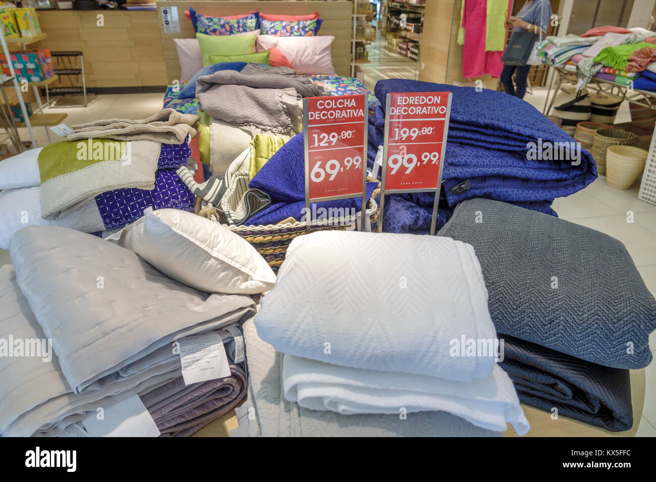 Porto Portugal,Rotunda da Boavista,Zara Home,department store,shopping  shopper shoppers shop shops market markets marketplace buying  selling,retail st Stock Photo - Alamy