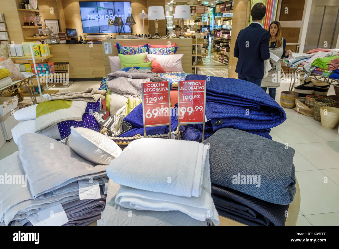 Porto Portugal,Rotunda da Boavista,Zara Home,department store general  merchandise retailer,shopping shopper shoppers shop shops market markets  marketp Stock Photo - Alamy