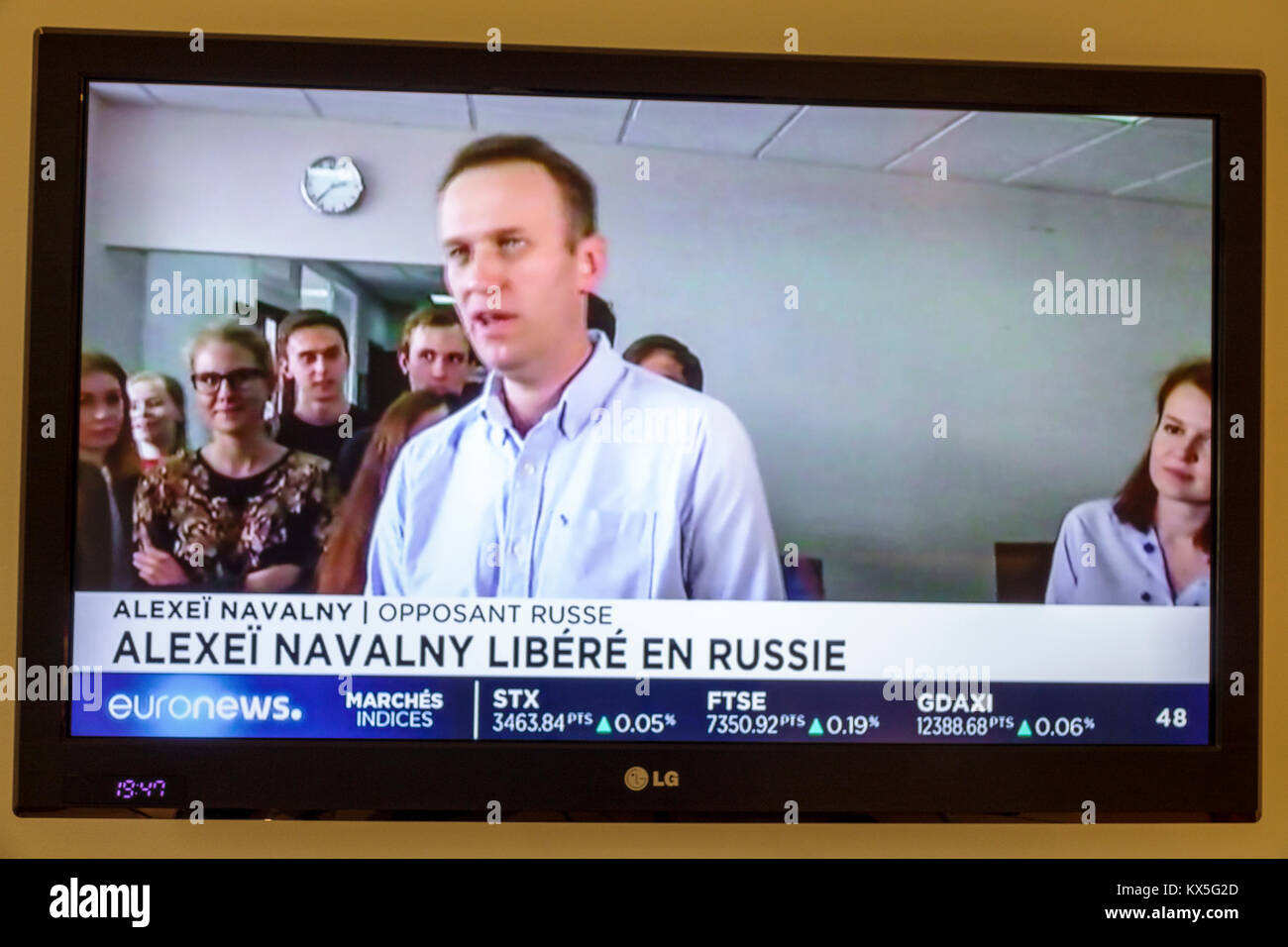 Porto Portugal,television screen tv monitor flat panel,euronews,program,news,Alexei Navalny,Russian opposition leader,released from jail,Hispanic Lati Stock Photo