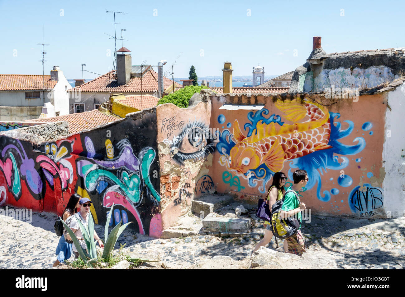 Graffiti of ruins hi-res stock photography and images - Alamy