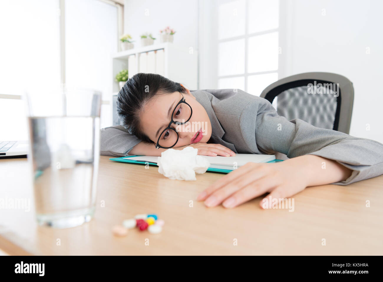 Catch a cold. простудиться. Caught a cold asian. Catch a cold красивые рисунки. She catch a cold last monday.