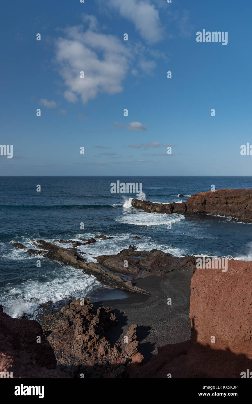 Die Küste vor dem Dorf El Golfo auf Lanzarote Stock Photo