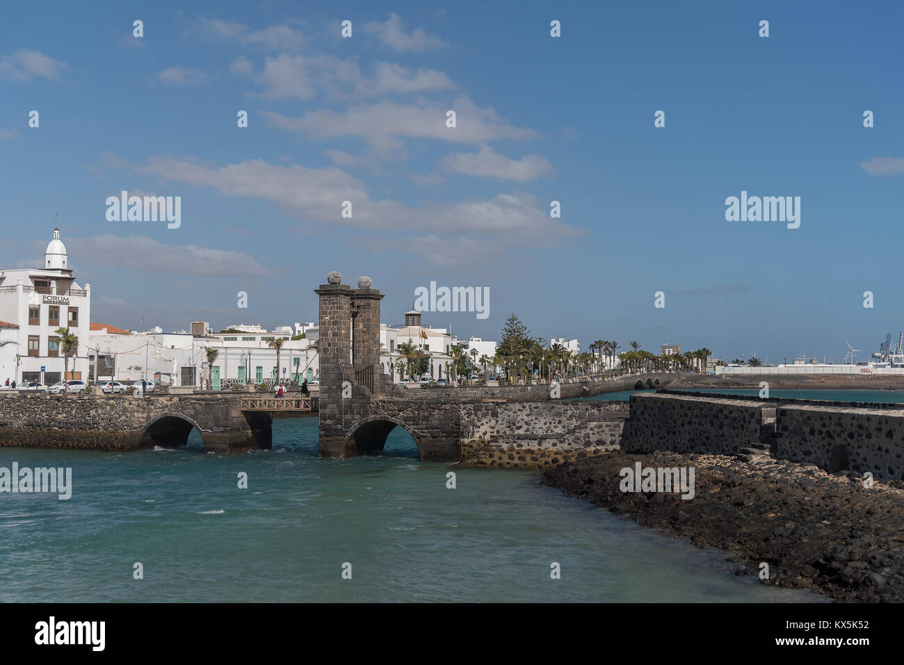Die Zugbrücke Puente de las Bolas zur Festung San Gabriel in Arrecife auf Lanzarote Stock Photo