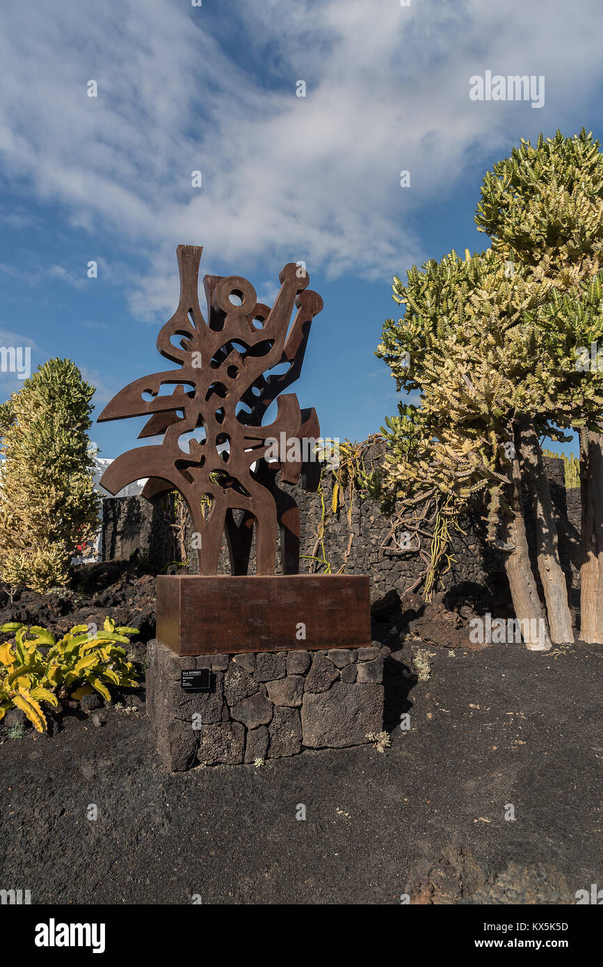 Die metallene Skulptur "El Triunfador" - Der Sieger - von César Manrique vor der Fundación in Tahiche auf Lanzarote Stock Photo