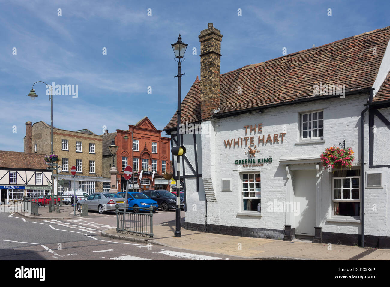 Market Square showing The 15th century White Hart Pub, Biggleswade, Bedfordshire, England, United Kingdom Stock Photo