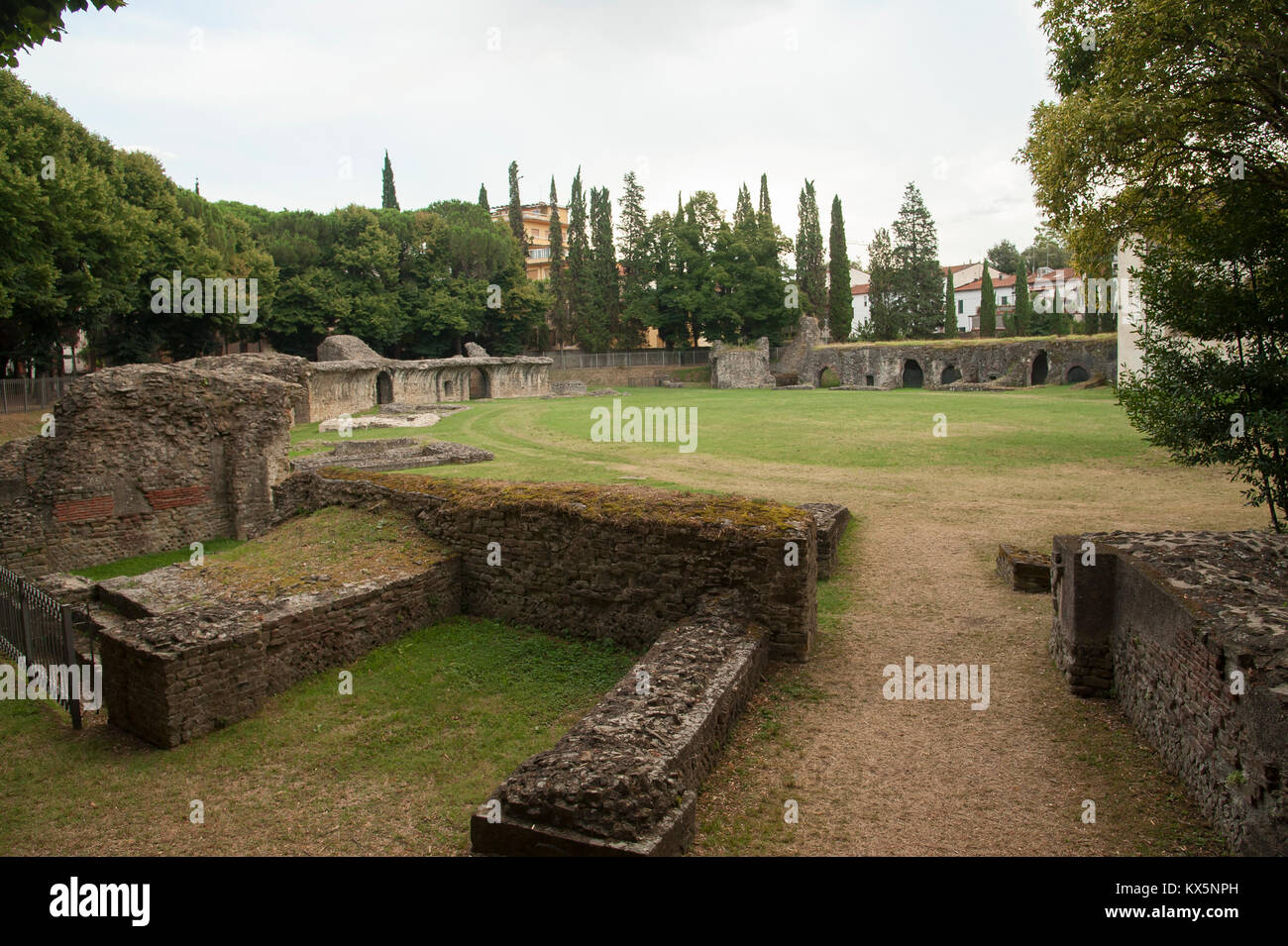 Anfiteatro romano (Roman Amphitheater) from II AD century in Arezzo, Tuscany, Italy. 5 August 2016 © Wojciech Strozyk / Alamy Stock Photo *** Local Ca Stock Photo