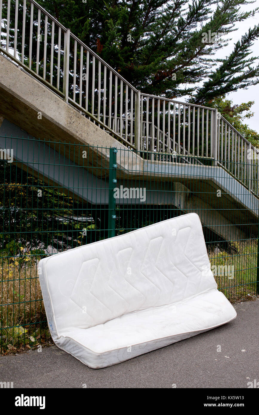 Dumped Mattress High Resolution Stock Photography and Images Alamy