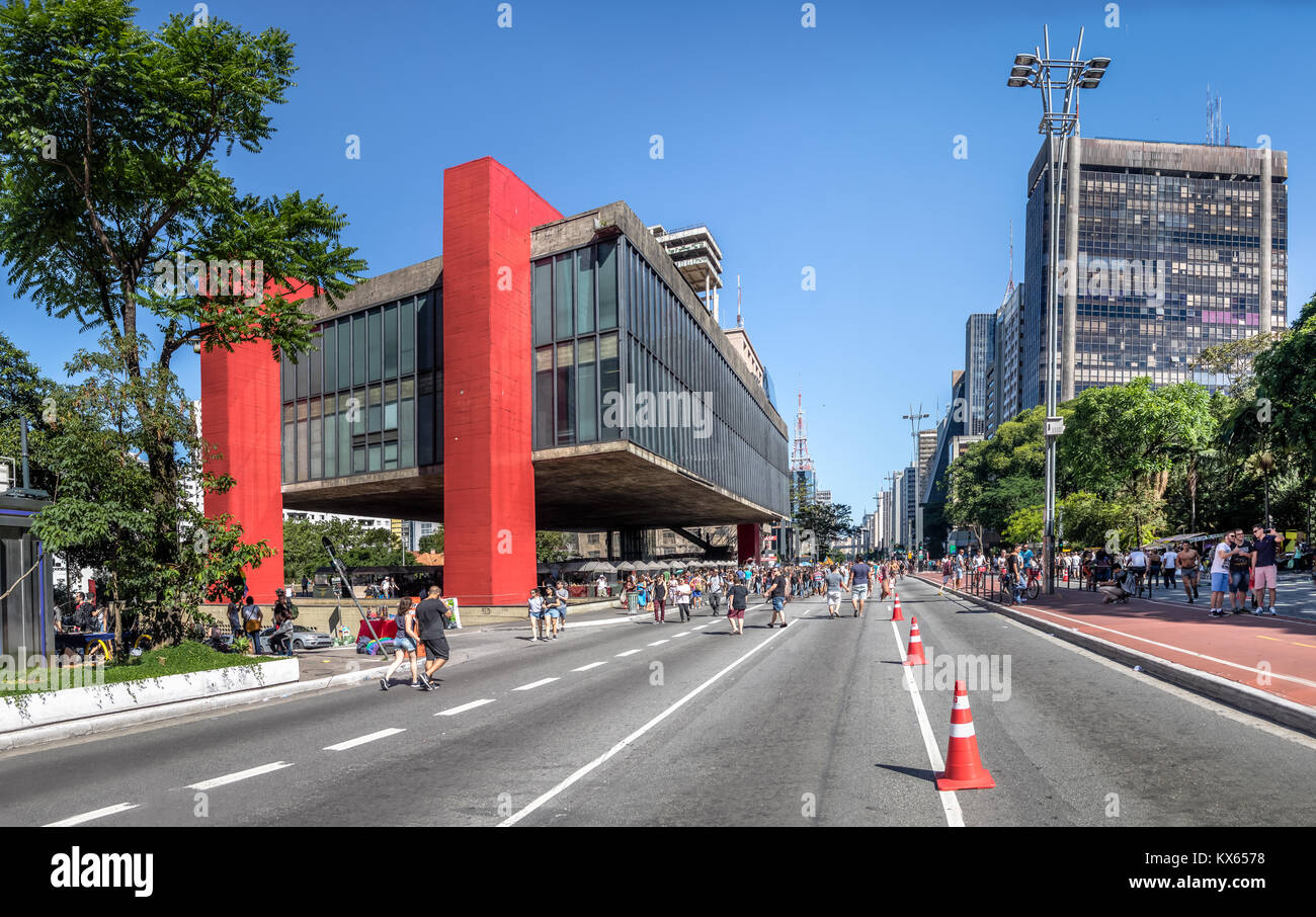 Paulista Avenue closed to cars on sunday and MASP (Sao Paulo Museum of Art) - Sao Paulo, Brazil Stock Photo