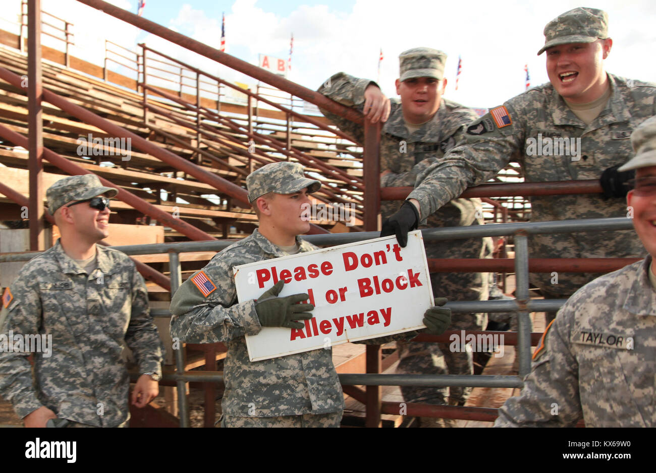 U.S. Army National Guard personnel daily duties and life. Working ...