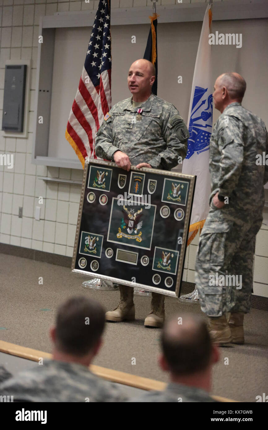 U.S. Army National Guard personnel daily duties and life. Working ...