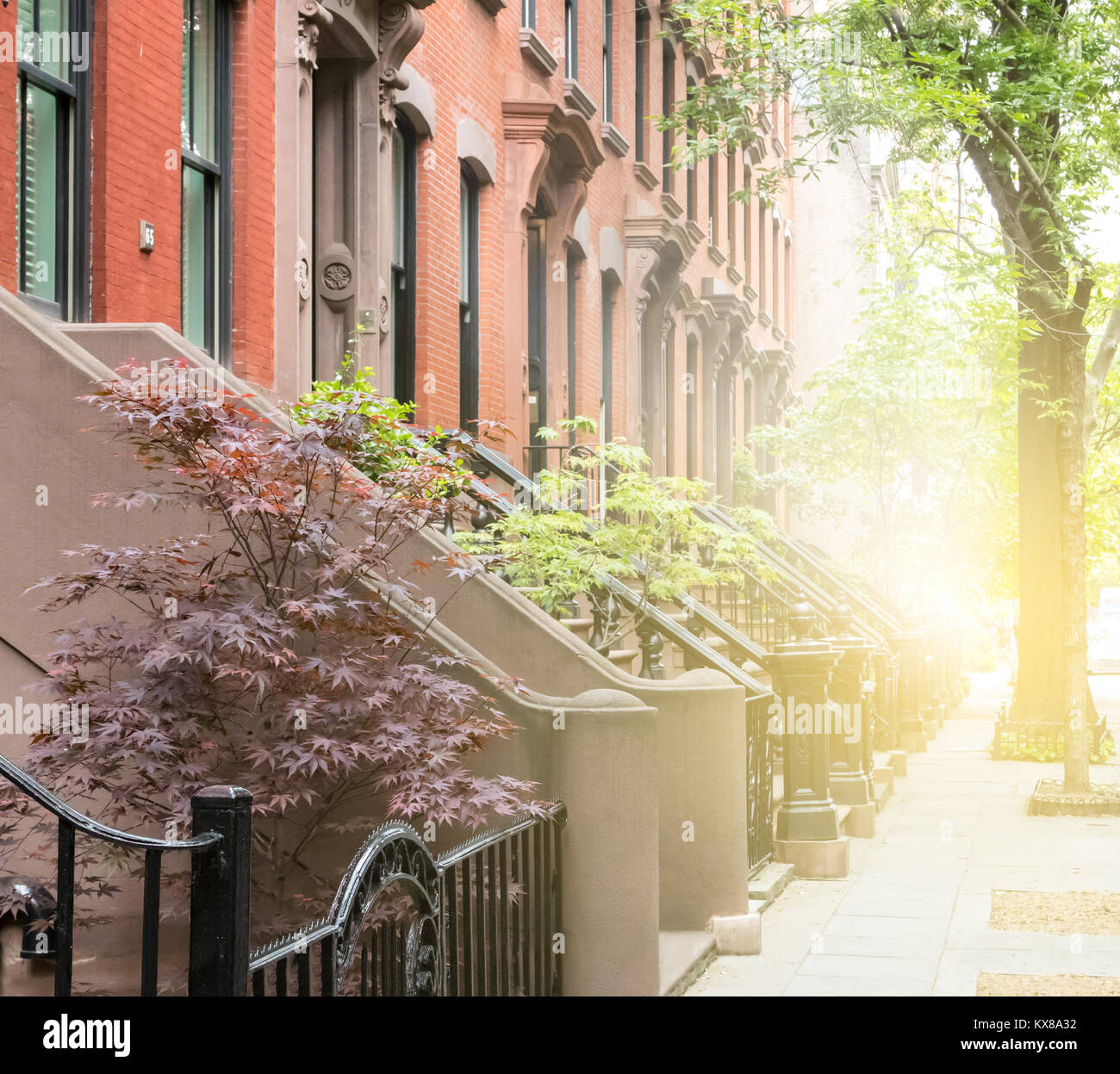 Sidewalk new york quiet hires stock photography and images Alamy