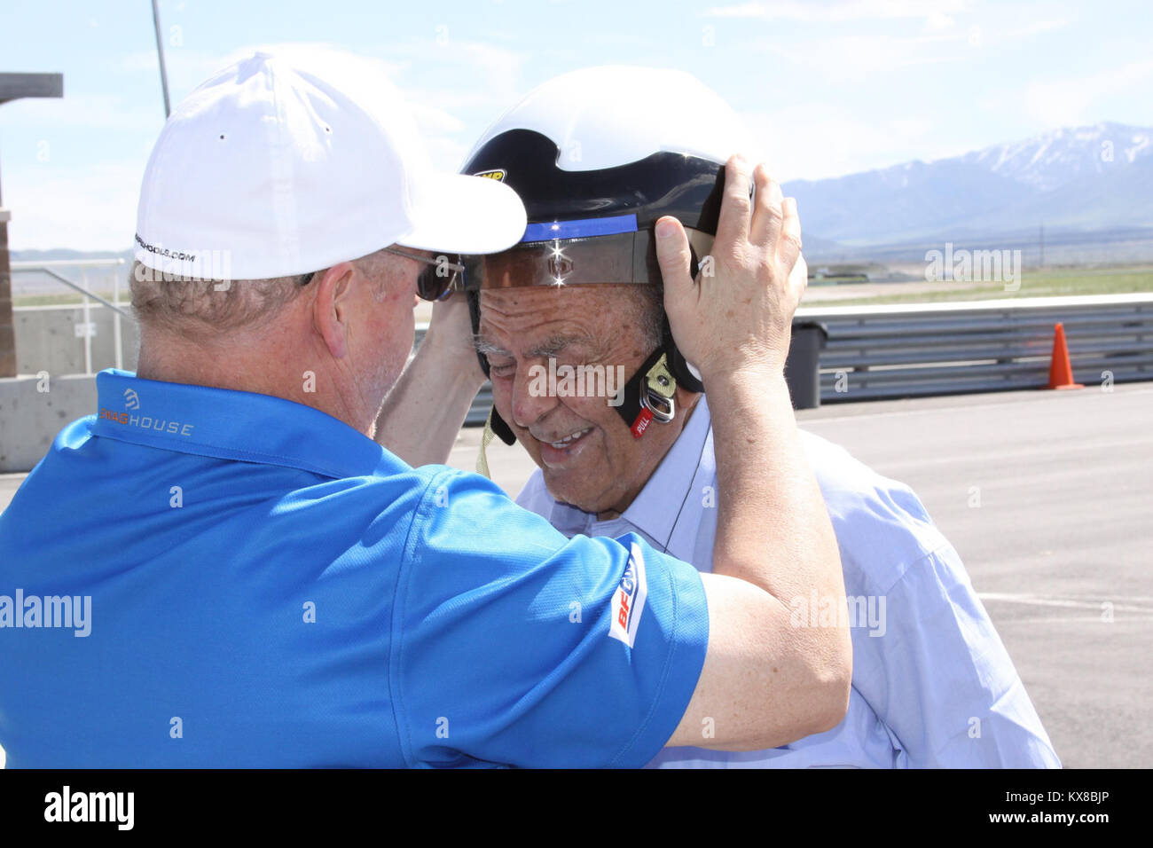 US Army National Guard personnel, veterans, family and friends ...