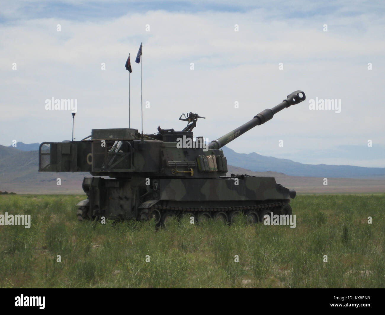 US military families shown self propelled howitzer gun Stock Photo - Alamy