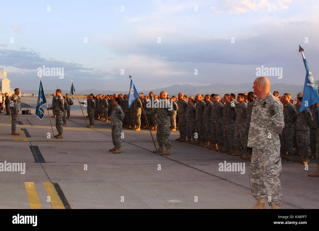 US Army Soldiers Farewell Before Leaving For Deployment Stock Photo - Alamy