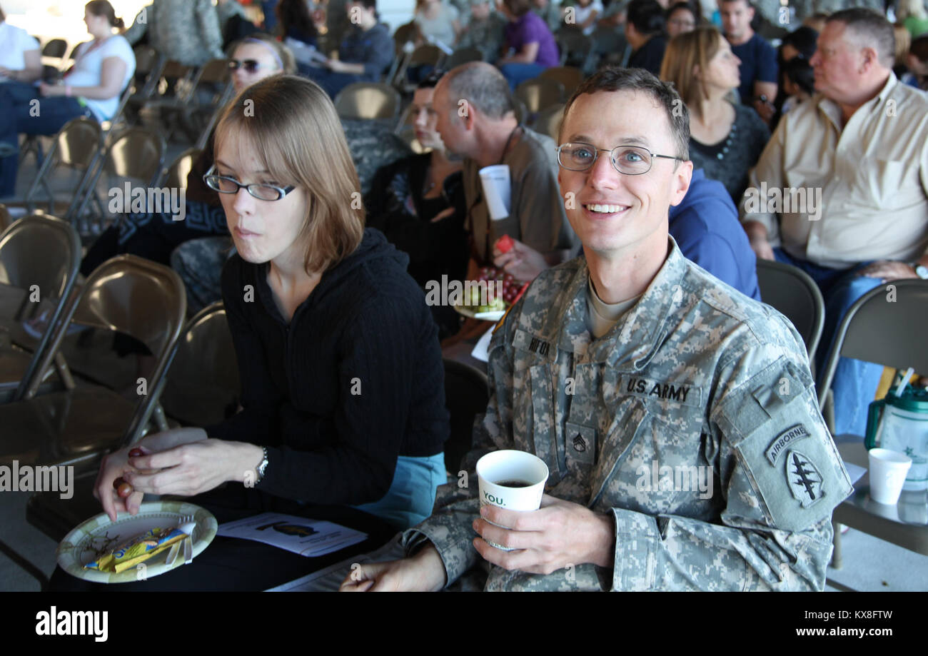 US army family fun day Stock Photo - Alamy