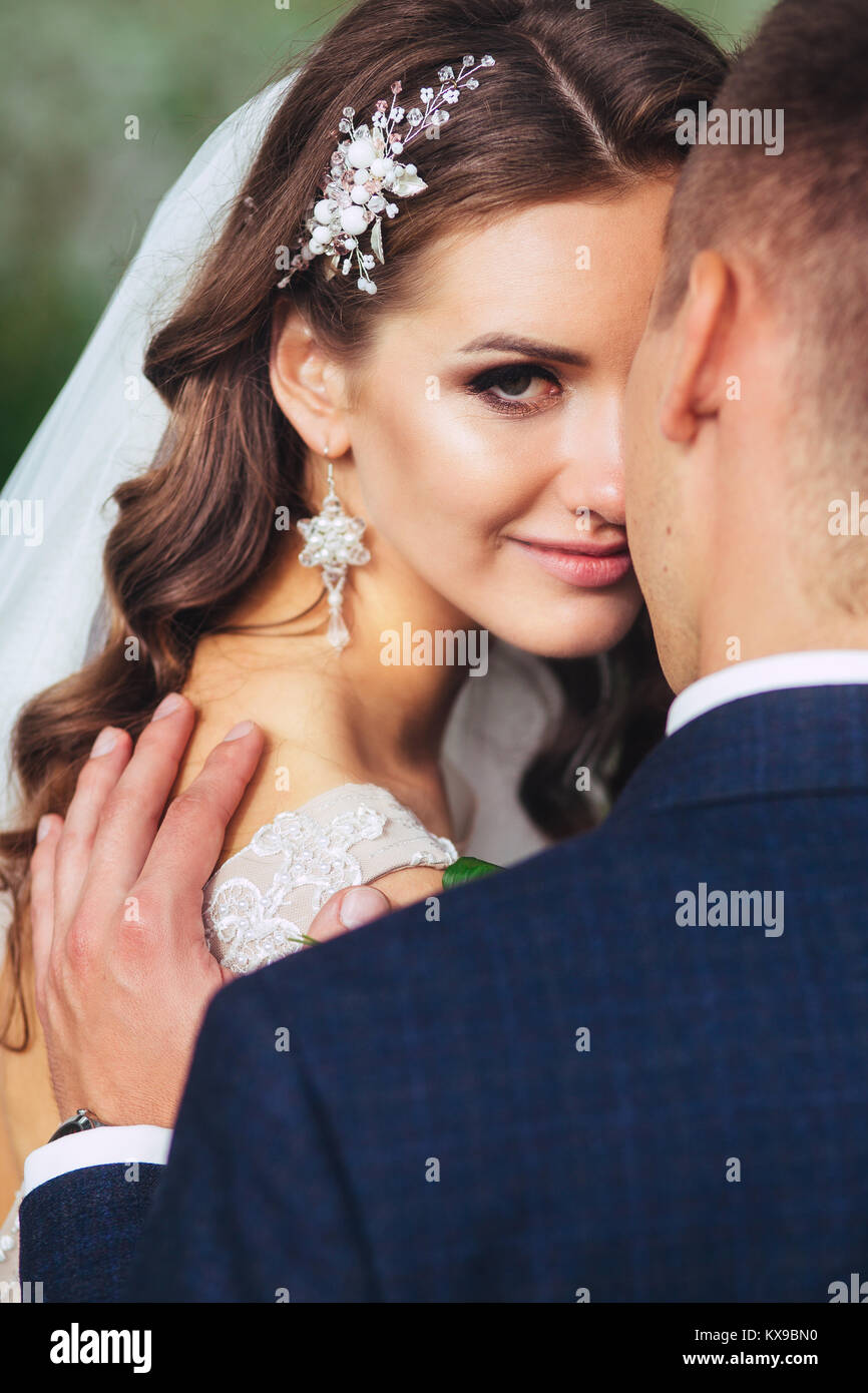 Wedding couple kiss other hi-res stock photography and images - Alamy