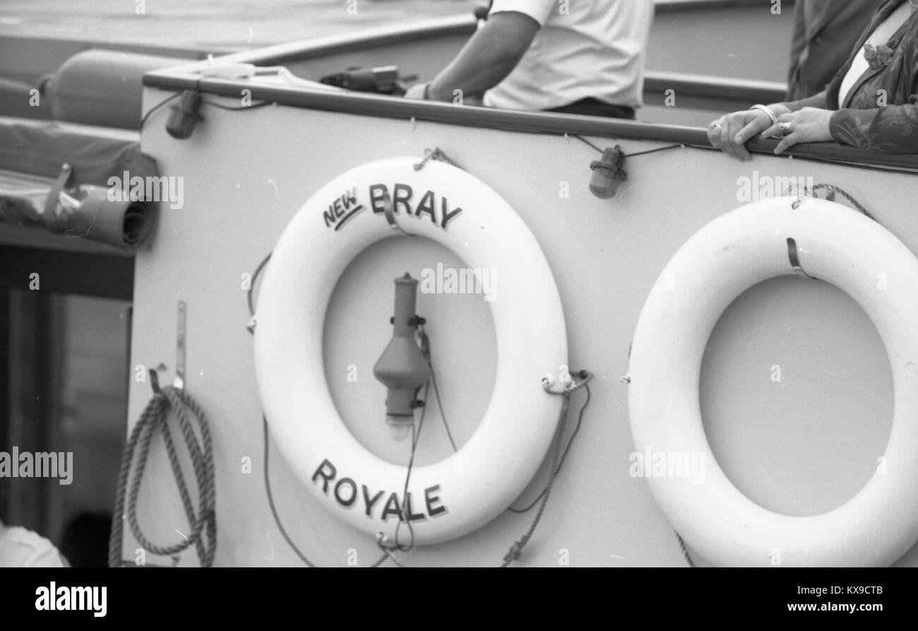 July 1990, Henley on Thames, Oxfordshire, England. Henley Royal Regatta scene on the River Thames.    Photo by Tony Henshaw Stock Photo