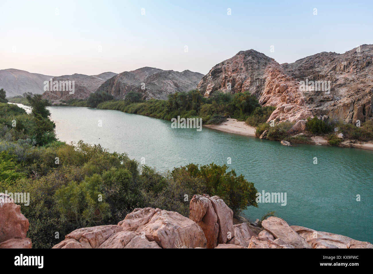 Kunene River (Cunene River), the border between Angola and Namibia,  south-west Africa (view towards Angola Stock Photo - Alamy