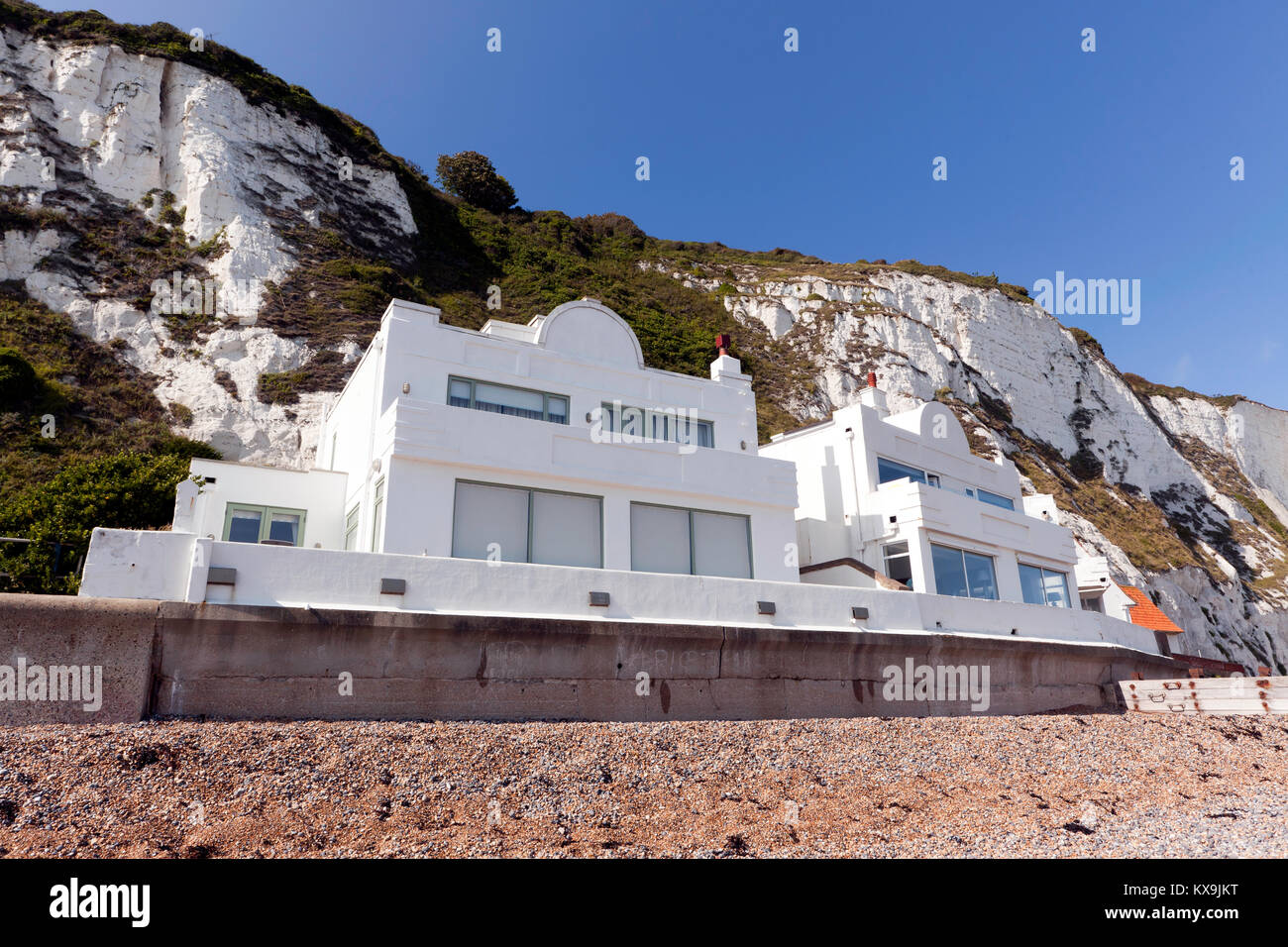 White Cottages at St Margaret's Bay, below the cliffs, one was owned by Noël Coward and later bought by by Ian Fleming Stock Photo
