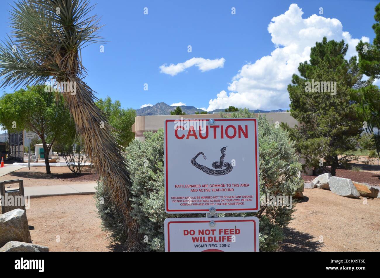 Rattlesnake warning sign hi-res stock photography and images - Alamy