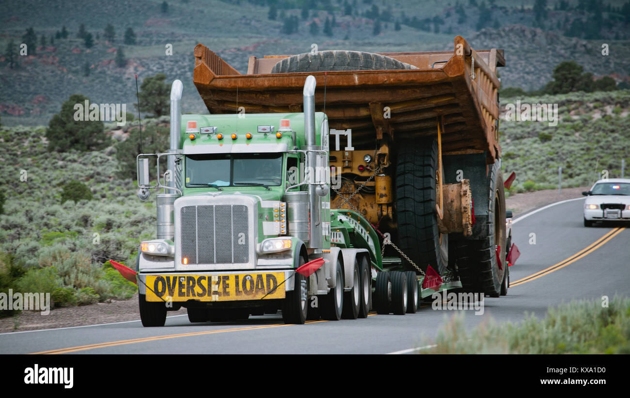 Oversize load semi truck hi-res stock photography and images - Alamy