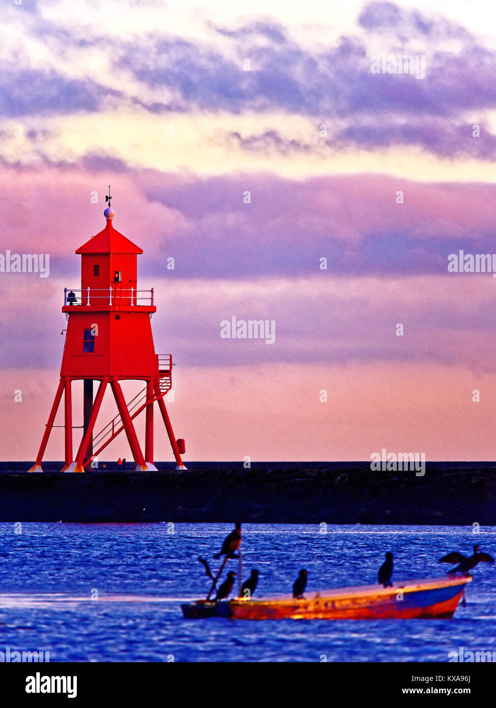 Herd sand lighthouse South Shields at sunset Stock Photo Alamy