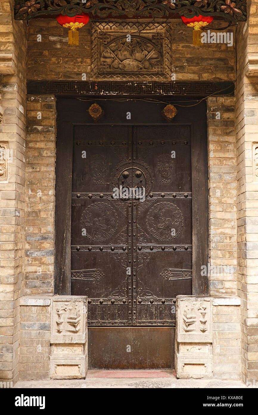 Antique door II, Xian-China Stock Photo - Alamy