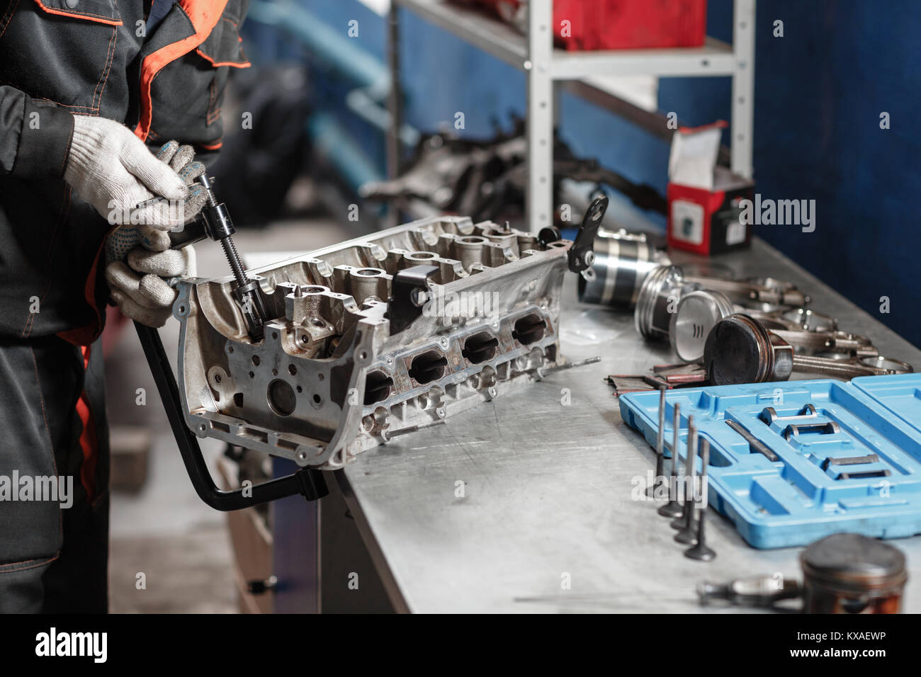 the mechanic opened the locking valve mechanism. Disassemble engine