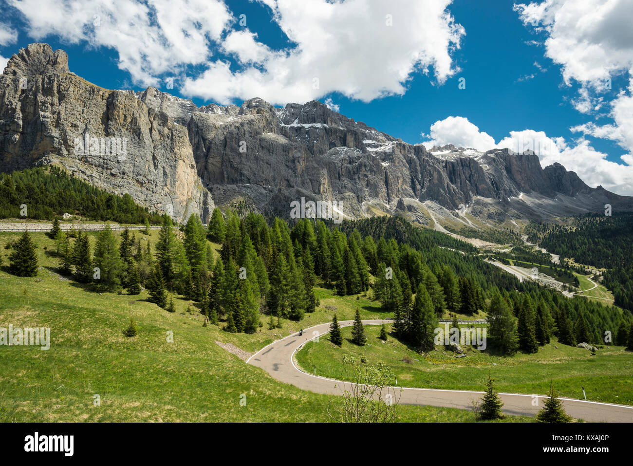 Curvy road on the Gardena Pass, Passo Gardena, nature park Park Puez-Geisler, Dolomites, Selva di Val Gardena, South Tyrol Stock Photo