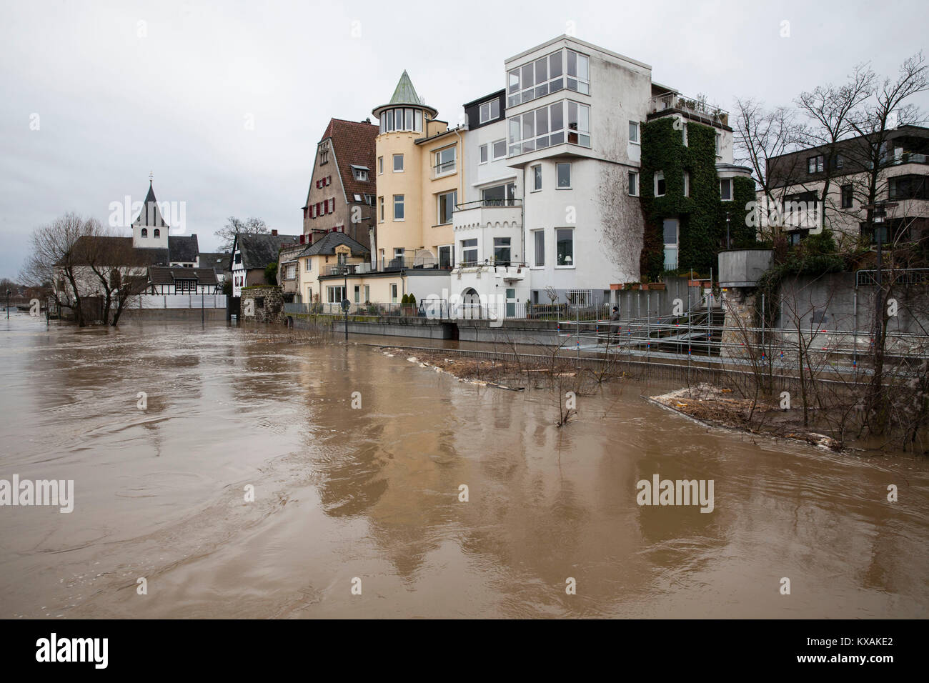 Cologne, Germany. 8th Jan, 2018. Flood of the river Rhine, district