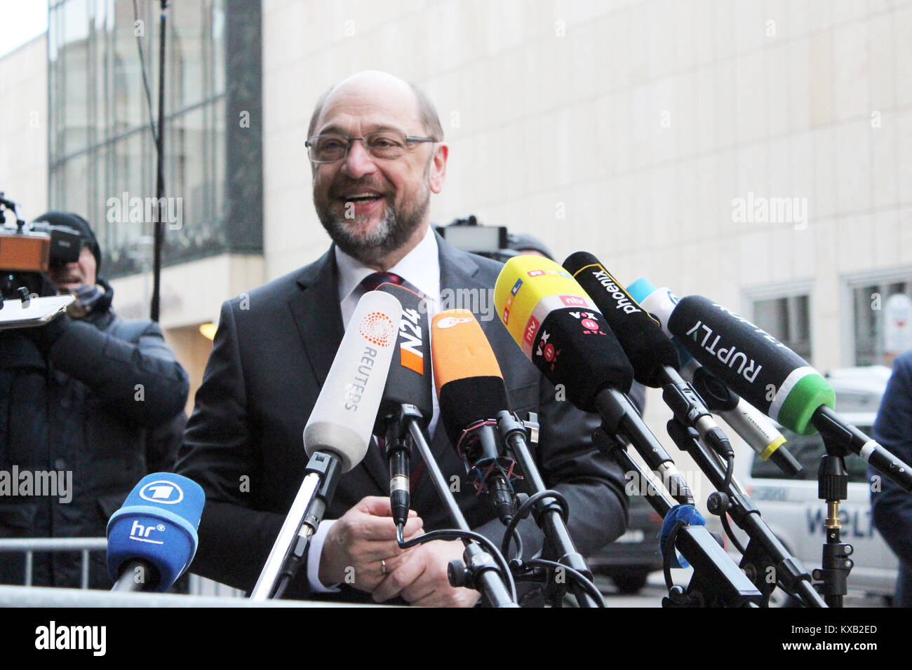Sondierungsgespräche in Berlin, Germany. 9th Jan, 2018. Pictures of the “Exploratory talk”, Featuring: Martin Schulz (SPD), Where: Berlin /Germany, When: 09.01.2018 Credit: Tahsin Ocak/Alamy Live News Stock Photo