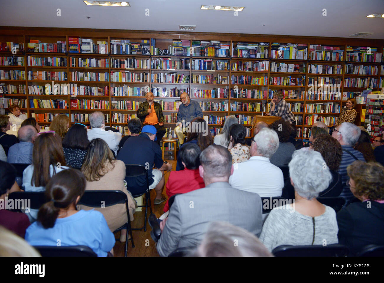 Coral Gables, FL, USA. 08th Jan, 2018. International Cuban novelist and journalist Leonardo Padura in conversation and book singing with actor and producer Nat Chediak at Books & Books on January 8, 2018 in Coral Gables, Florida. Credit: Mpi10/Media Punch/Alamy Live News Stock Photo