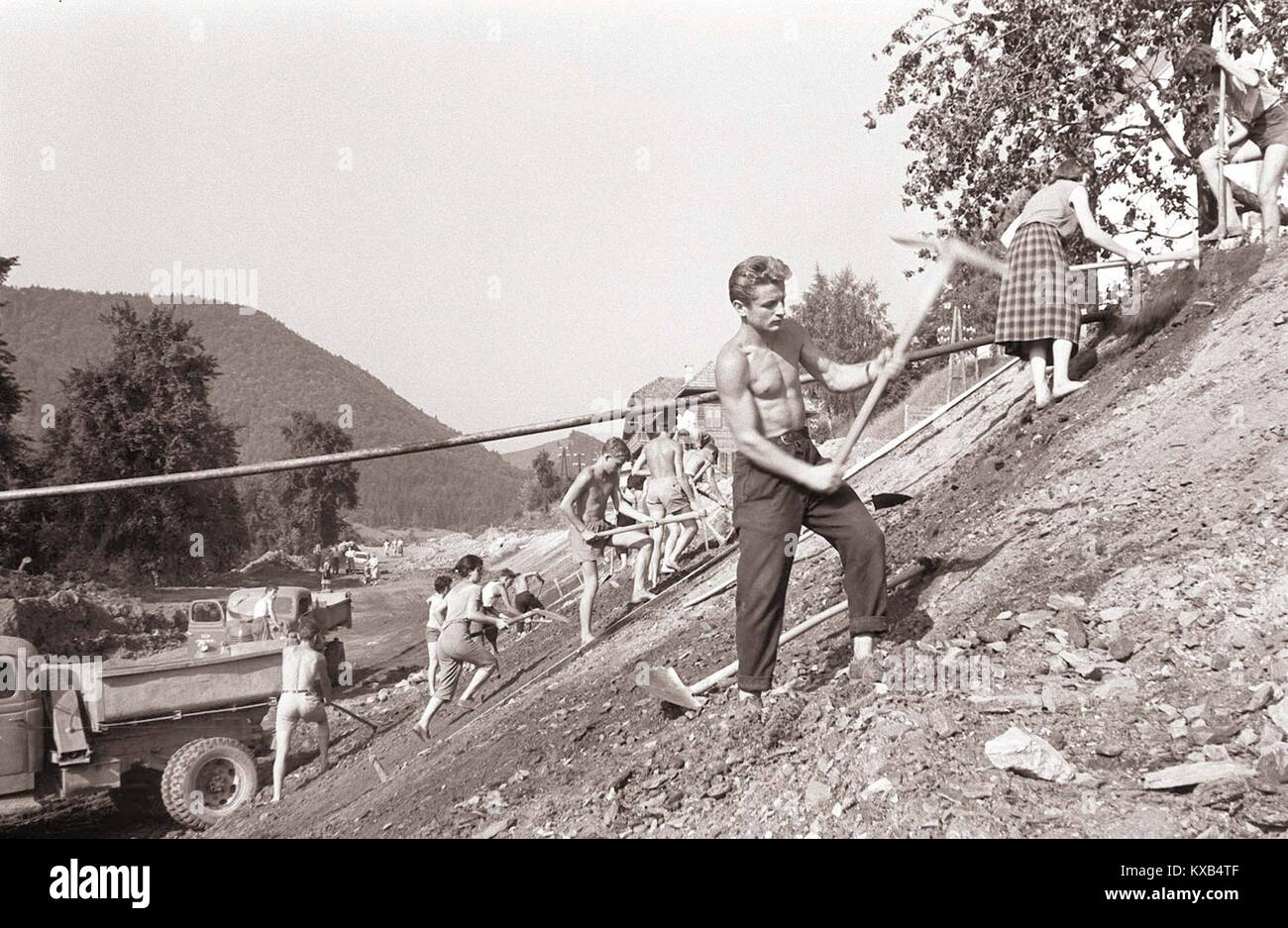 Gradnja asfaltirane ceste čez Trojane 1959 Stock Photo