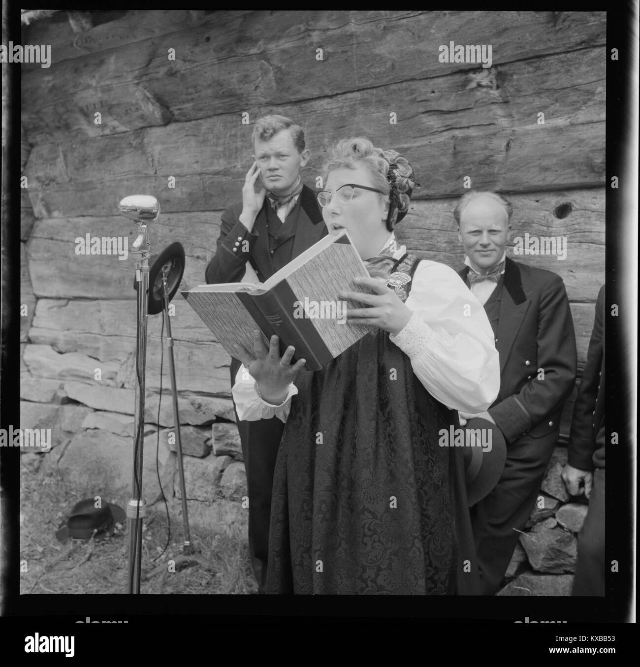 Group photograph session Black and White Stock Photos & Images - Alamy