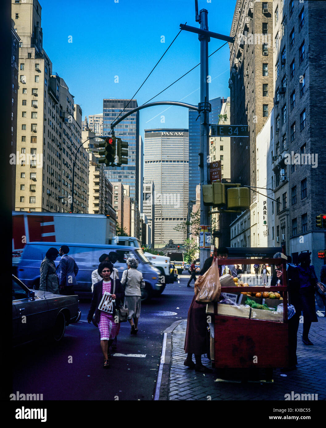 New York 1980s, corner of East 34th street and Park Avenue south, Panam building in the distance, Manhattan, New York City, NY, NYC, USA, Stock Photo