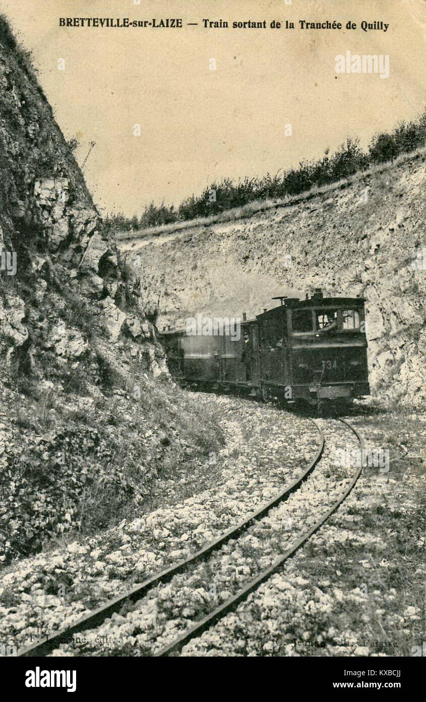 Jeanse - BRETTEVILLE-sur-LAIZE - Train sortant de la tranchée de Quilly Stock Photo