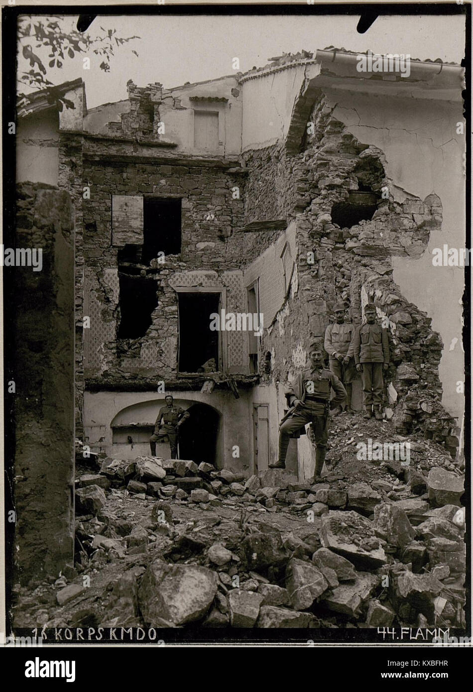 Podgora bei Görz, durch Schuss eingestürzte Häuser (BildID 15732124) Stock Photo
