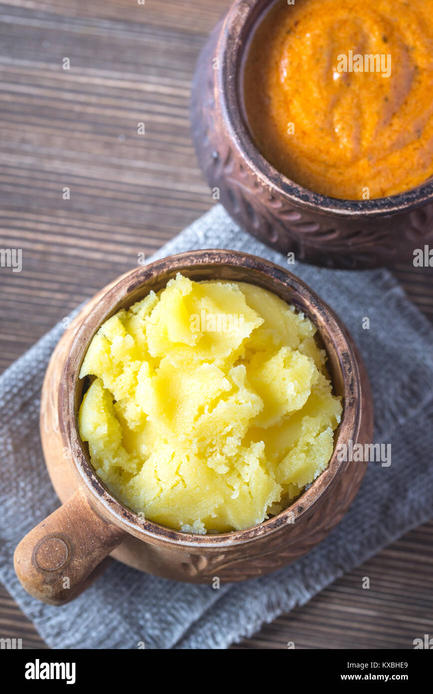 Bowls of ghee clarified butter and Indian butter sauce Stock Photo - Alamy