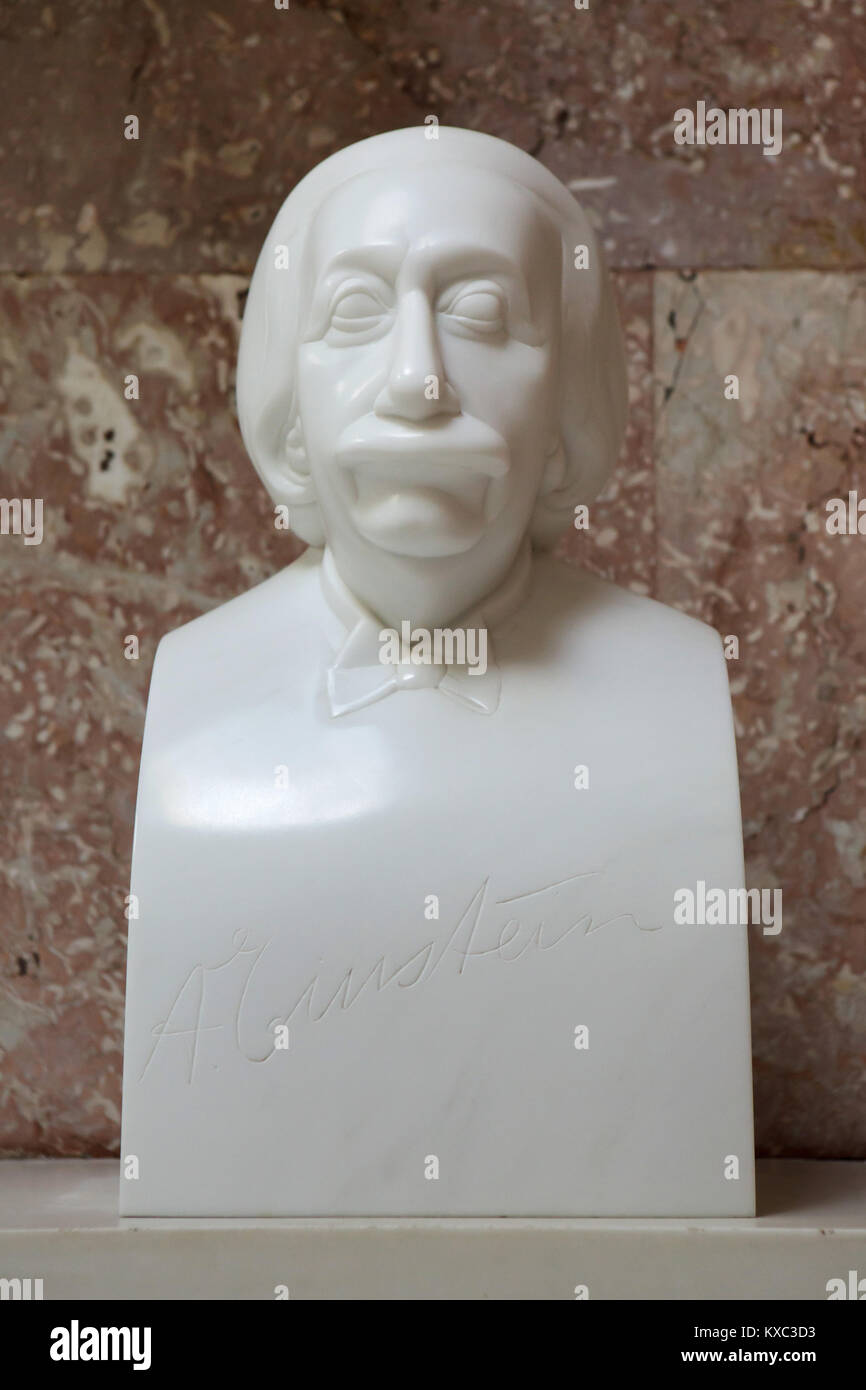 German-born physicist Albert Einstein. Marble bust by German sculptor Wilhelm Uhlig (1990) on display in the hall of fame in the Walhalla Memorial near Regensburg in Bavaria, Germany. Stock Photo