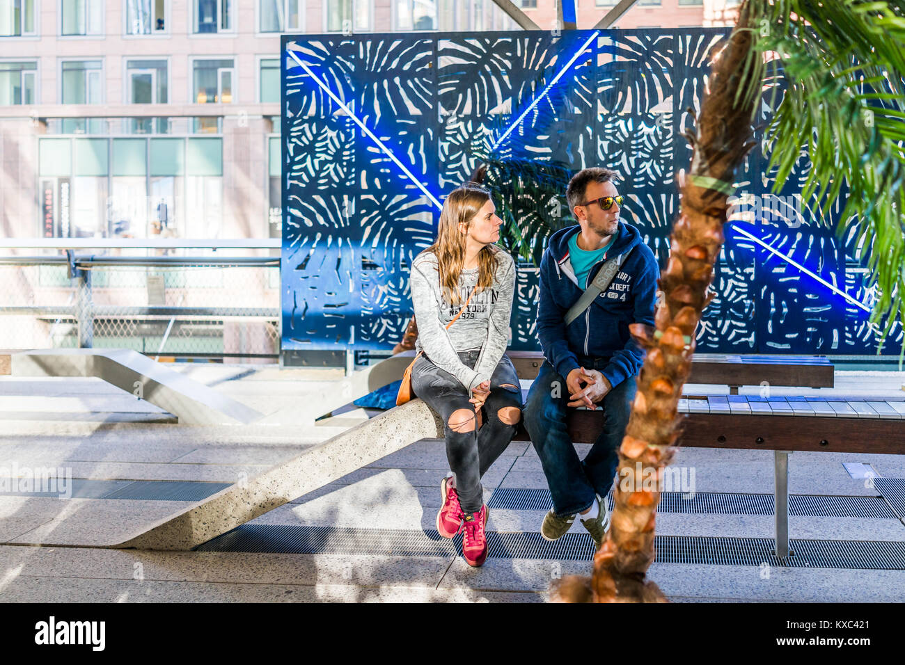 High line bench hi-res stock photography and images - Alamy