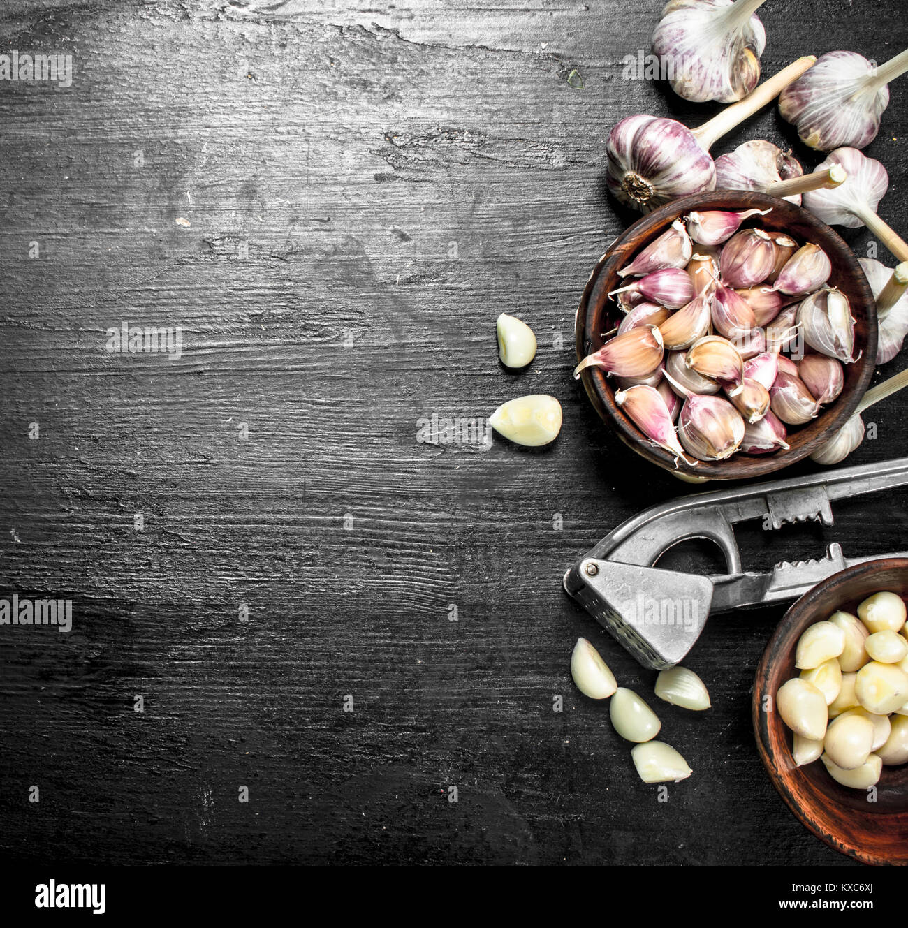 Peeled garlic cloves press hi-res stock photography and images - Alamy