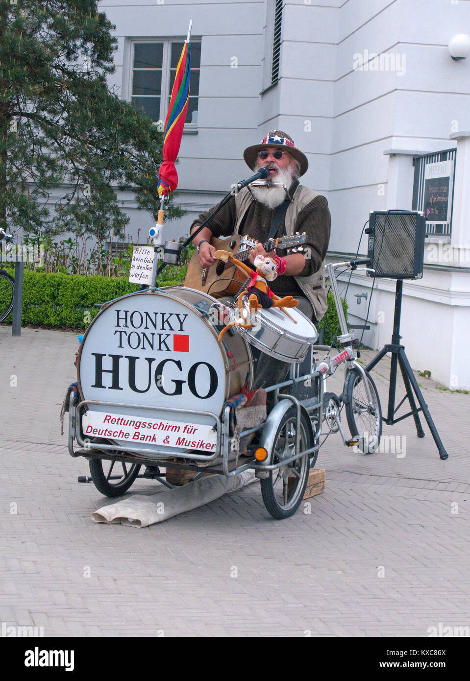 Street musican 'Honk Tonk Hugo' at pedestrian zone of Zingst, Fishland, Mecklenburg-Western Pomerania, Baltic sea, Germany, Europe Stock Photo