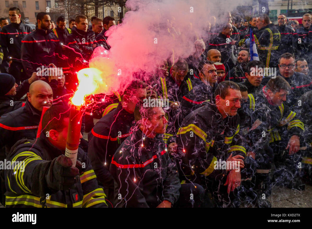 Firemen protest violences to them and lax justice, Lyon, France Stock Photo