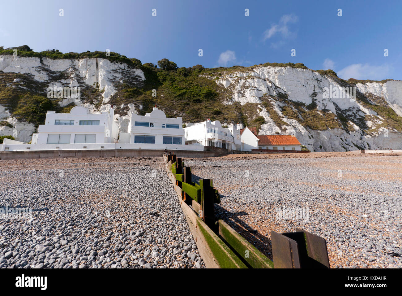 White Cottages at St Margaret's Bay, below the cliffs, one was owned by Noël Coward and later bought by by Ian Fleming Stock Photo