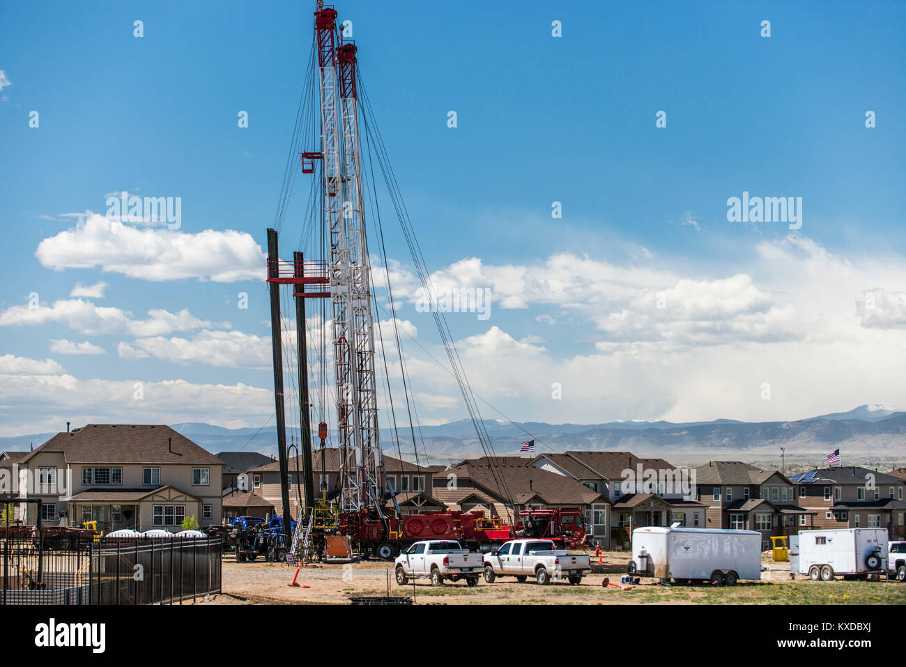 Oil and gas wells bump up against residential neighborhoods in Erie, Colorado, USA. Oil and gas and residential development have exploded along Colora Stock Photo