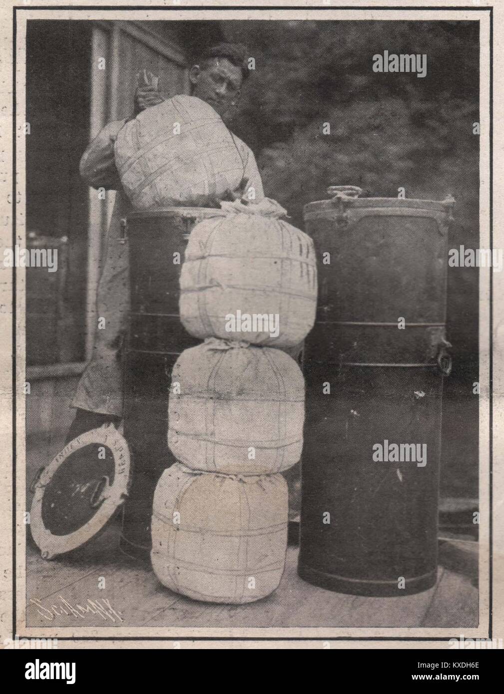 A Full powder charge for a 13-Inch Gun. In four bags of 55 pounds each the charge of 220 pounds is stored in tow copper cans Stock Photo
